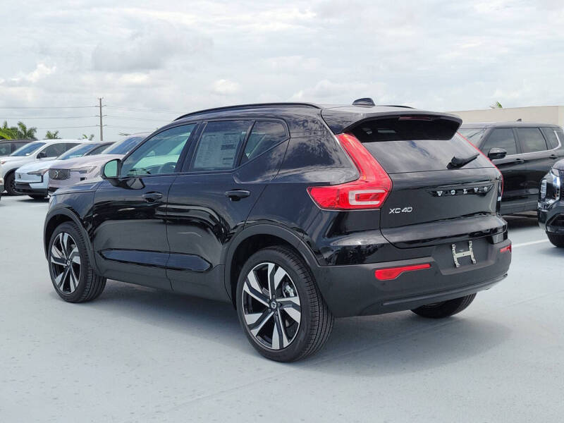 2026 Volvo XC40 B4 Plus