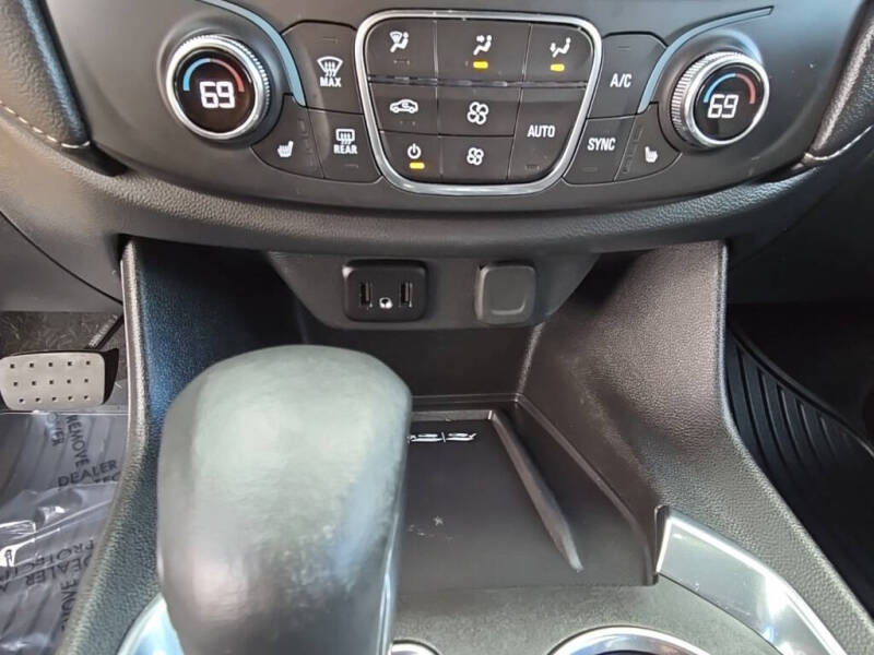 2023 Chevrolet Traverse LT Leather