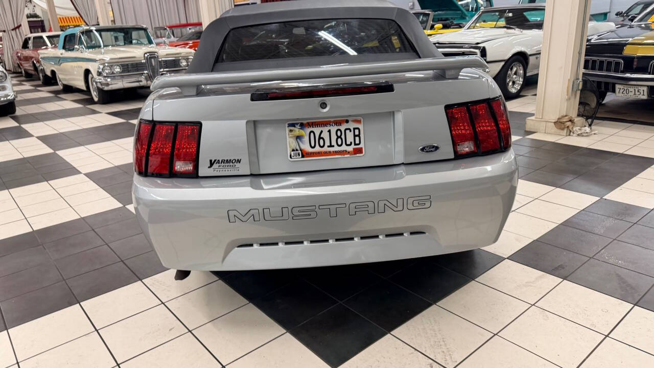 2002 Ford Mustang 29