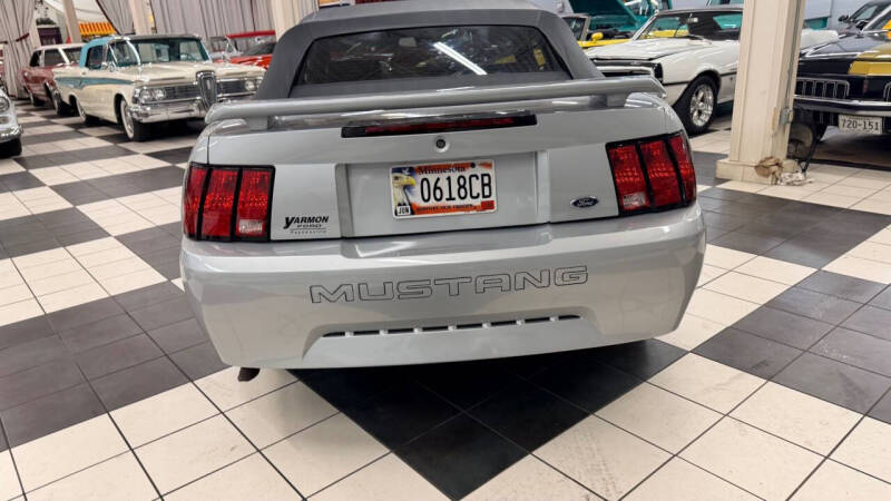 2002 Ford Mustang Deluxe