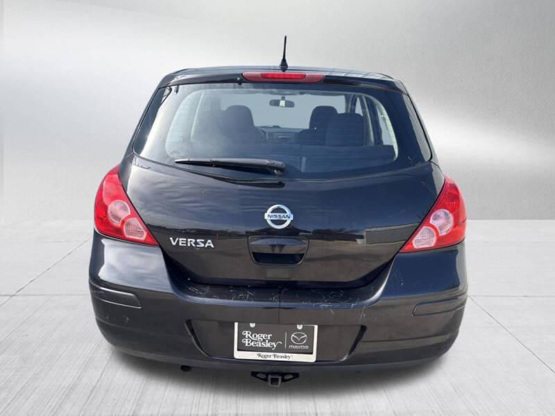 2011 Nissan Versa 1.8 S