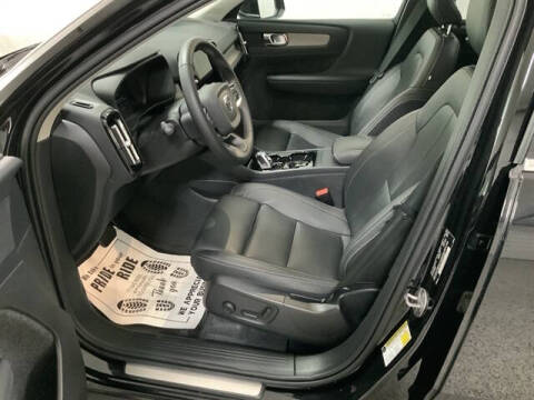 2024 Volvo XC40 B5 Plus Bright Theme