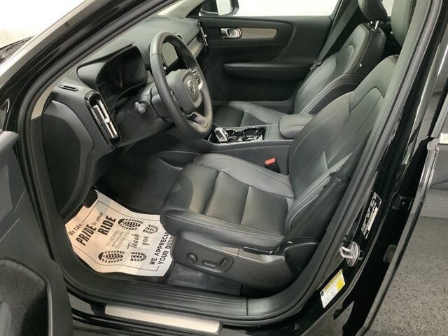 2024 Volvo XC40 B5 Plus Bright Theme