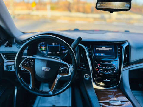 2018 Cadillac Escalade ESV Luxury