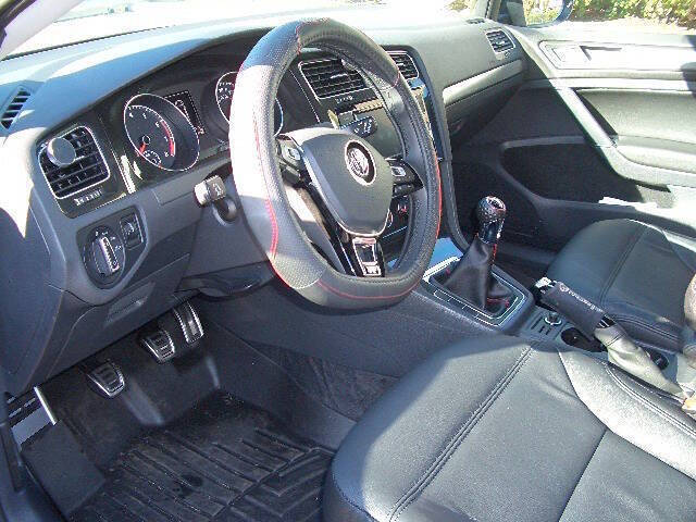 2019 Volkswagen Golf SE