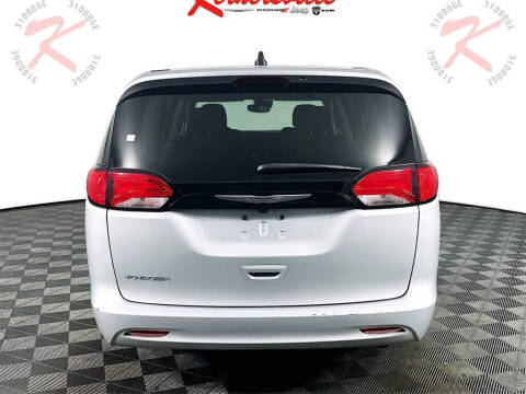 2024 Chrysler Voyager LX