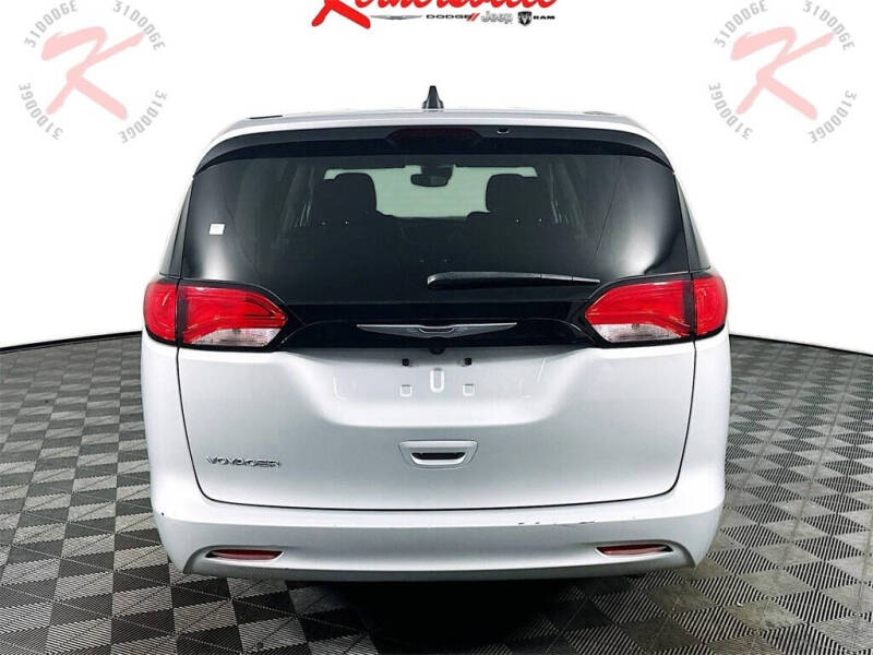 2024 Chrysler Voyager LX