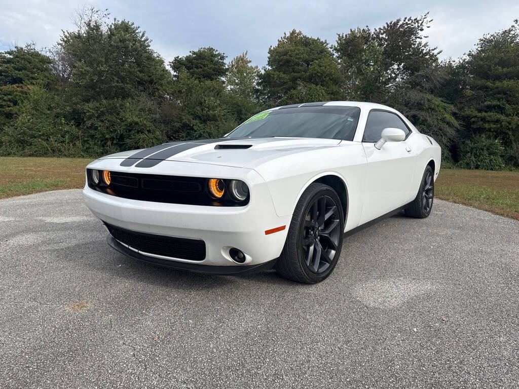 White 2019 Dodge Challenger SXT SXT 2dr Coupe 1