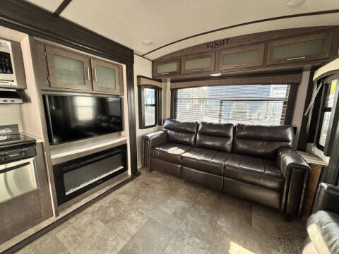 2018 Crossroads RV Sunset Trail 33SI