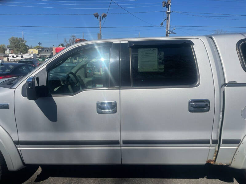 2004 Ford F-150 XLT photo 2