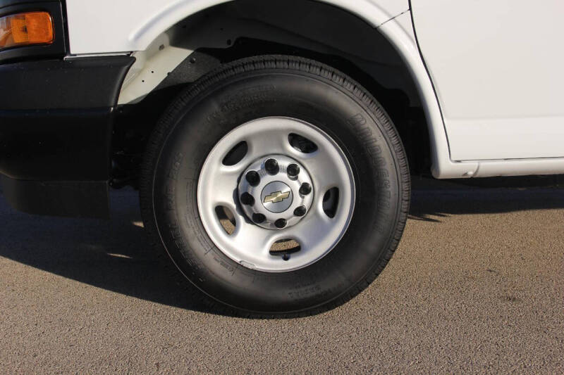 2025 Chevrolet Express 3500