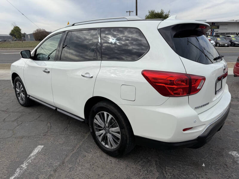 2019 Nissan Pathfinder SV