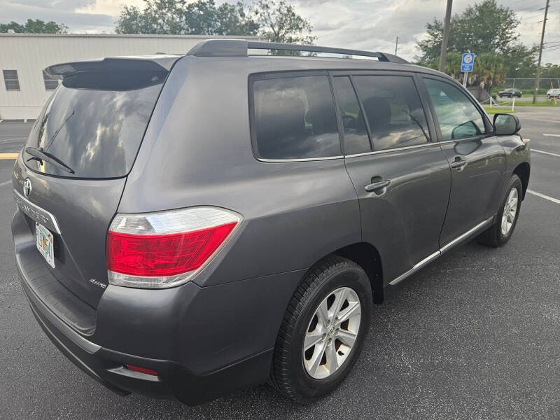 2011 Toyota Highlander SE