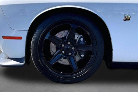 2017 Dodge Challenger 392 HEMI Scat Pack Shaker