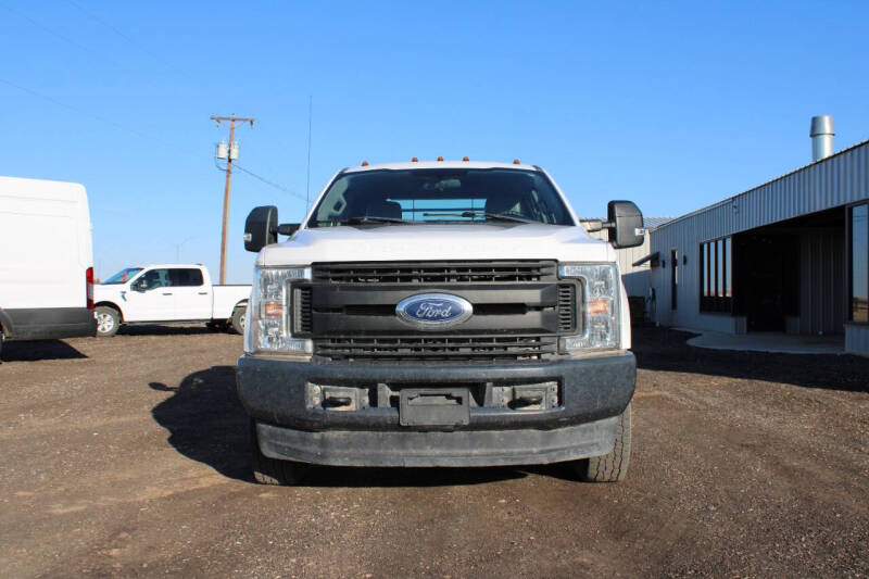 2018 Ford F-350 Super Duty Chassis Cab XL photo 2