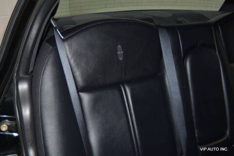 2005 Lincoln Town Car Signature Limited