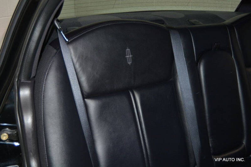 2005 Lincoln Town Car Signature Limited