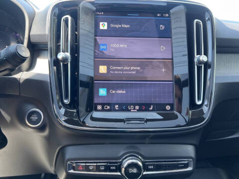 2023 Volvo XC40 B5 Plus Dark Theme