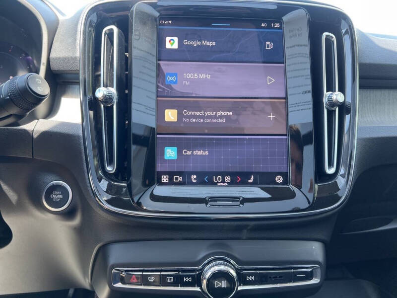 2023 Volvo XC40 B5 Plus Dark Theme