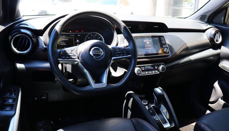 2020 Nissan Kicks SR
