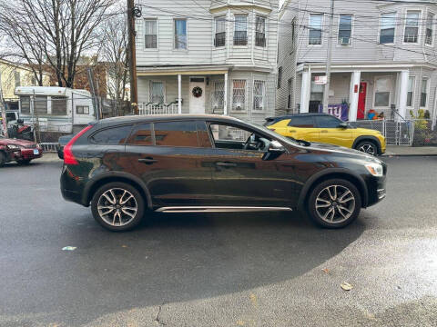 2017 Volvo V60 Cross Country