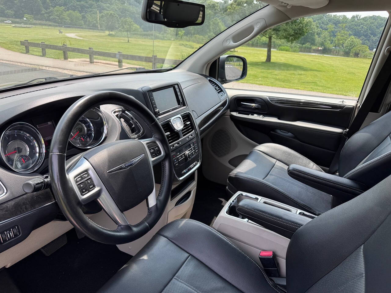 2014 Chrysler Town and Country 5