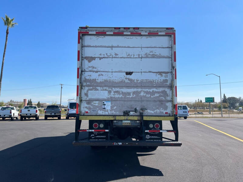 2013 Freightliner M2 106