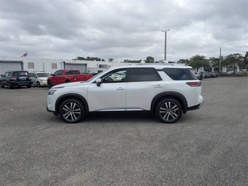 2025 Nissan Pathfinder Platinum