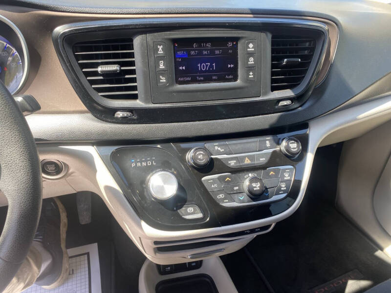 2017 Chrysler Pacifica Touring - Photo 18