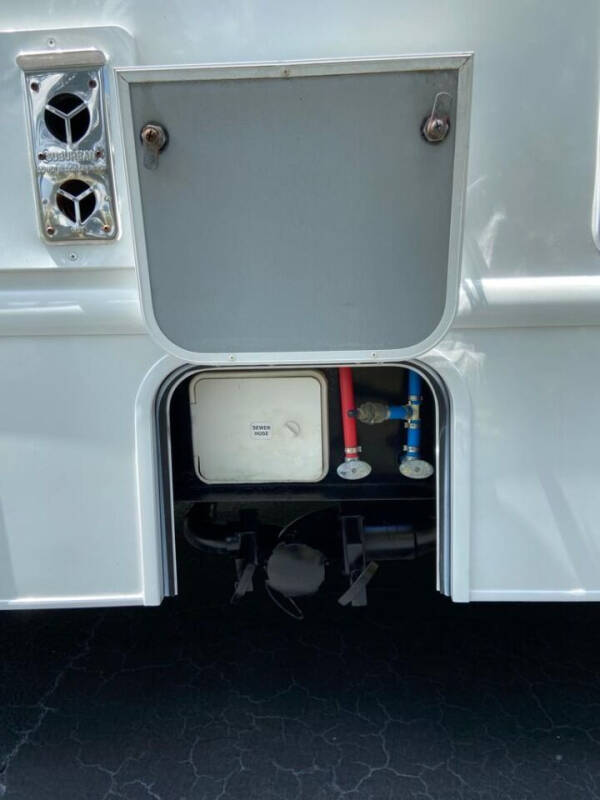 2015 FORD ECONOLINE E450 CLASS C THOR MAJESTIC 28A MOTORHOME