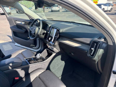 2024 Volvo XC40 B5 Plus Bright Theme