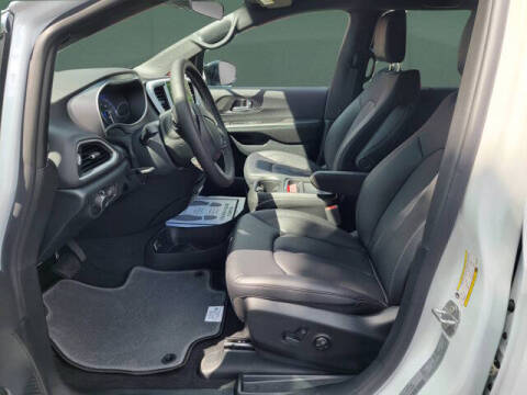 2027 Chrysler Pacifica LX