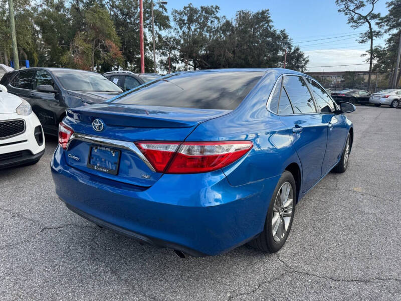 2017 Toyota Camry SE photo 5