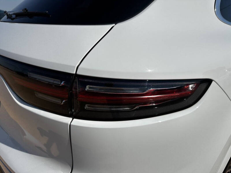 2022 Porsche Cayenne Platinum Edition