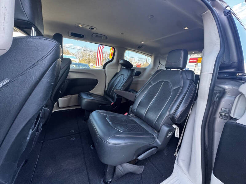 2017 Chrysler Pacifica Touring-L Plus