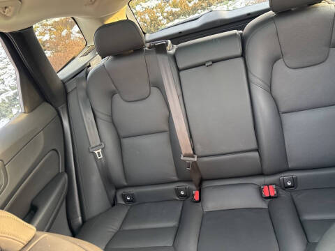 2025 Volvo XC60 B5 Plus Dark Theme