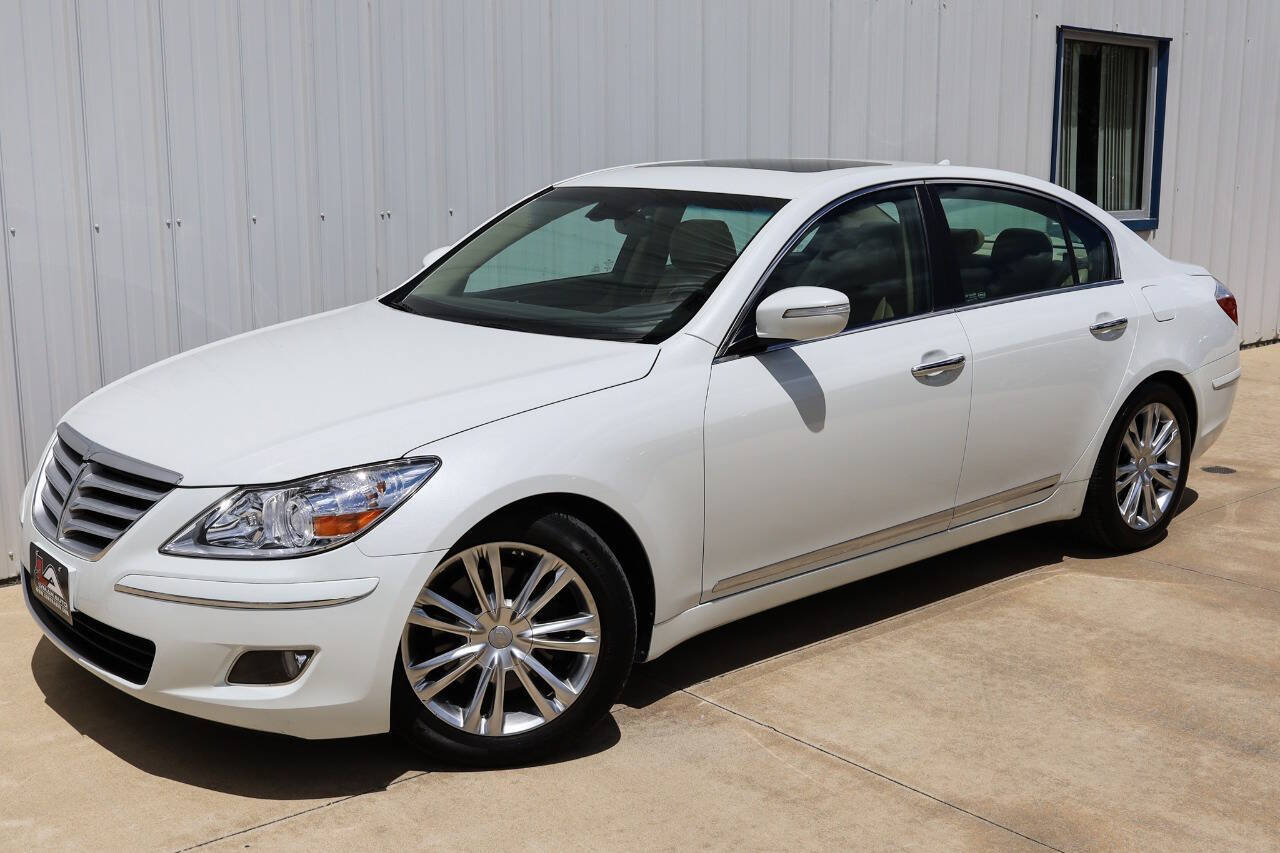 2010 Hyundai Genesis 4.6L V8 4dr Sedan's photo