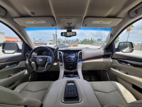 2017 Cadillac Escalade Standard