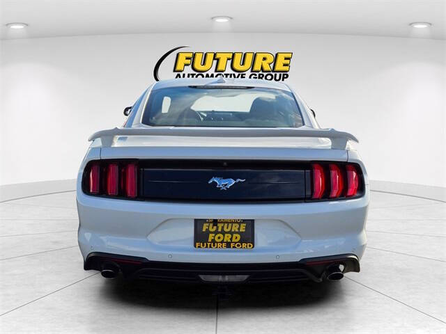2022 Ford Mustang EcoBoost