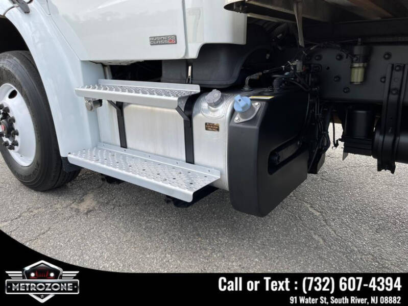 2011 Freightliner M2 106