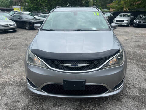 2017 Chrysler Pacifica Touring Plus