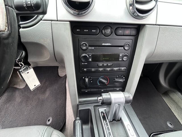2005 Ford Mustang V6 Deluxe