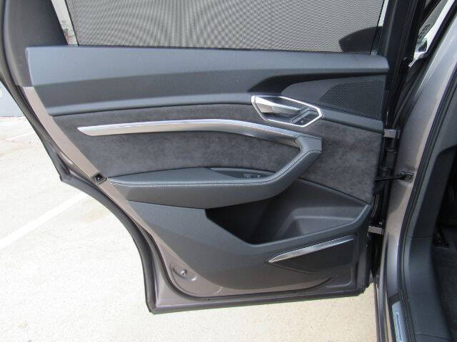 2019 Audi e-tron quattro Prestige