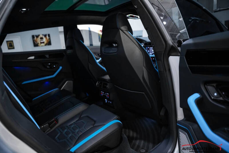 2025 Lamborghini Urus SE