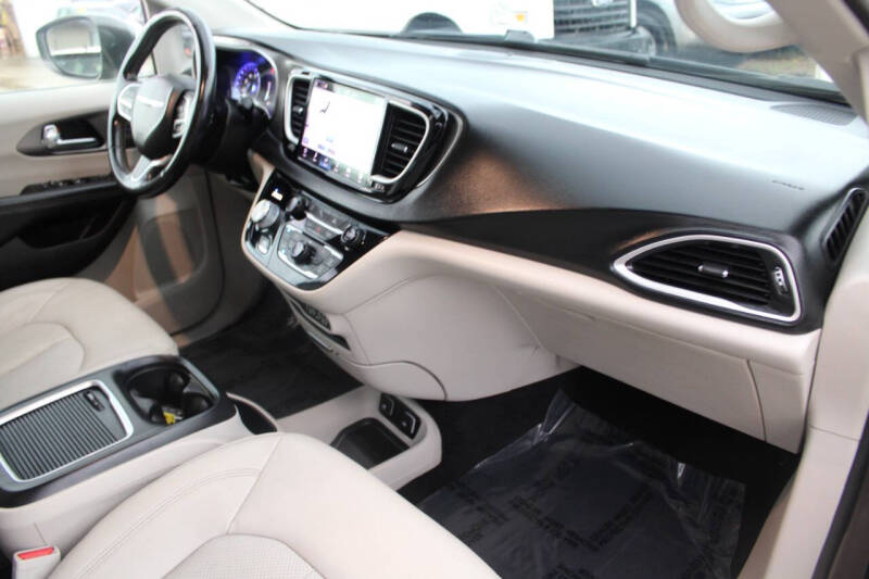 2021 Chrysler Pacifica Touring L