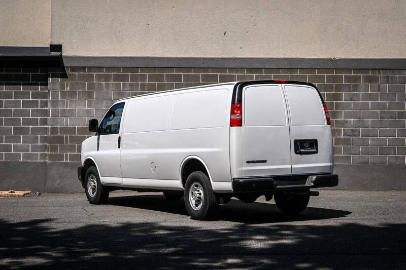 2024 Chevrolet Express 2500