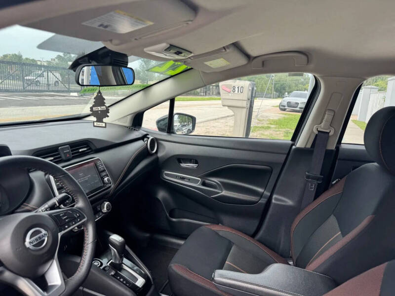 2022 Nissan Versa SR