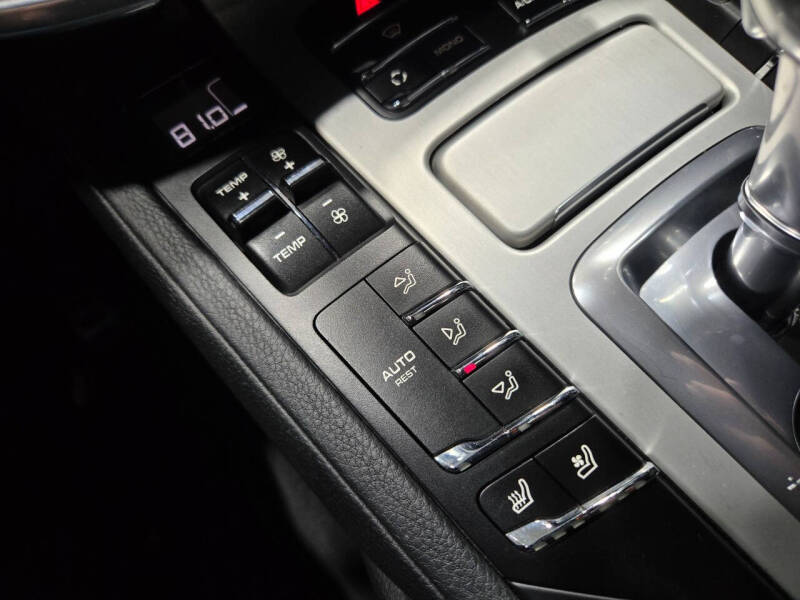 2013 Porsche Cayenne GTS