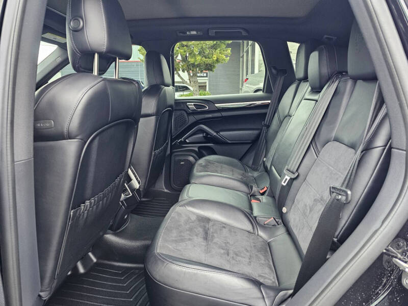 2018 Porsche Cayenne Platinum Edition