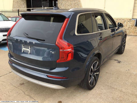 2022 Volvo XC90 T6 Momentum 7-Passenger